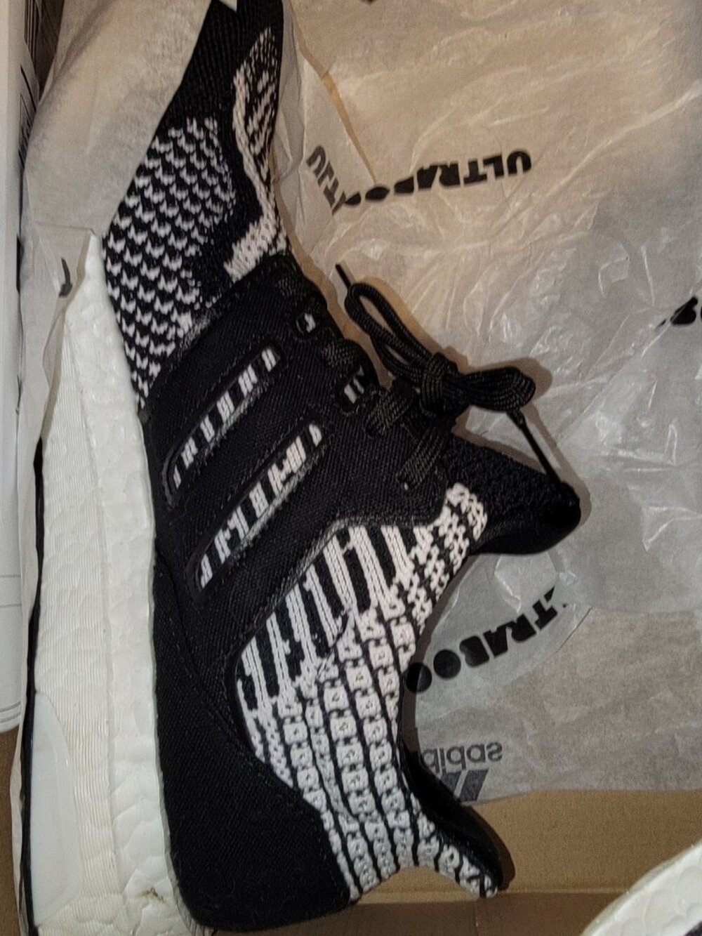 Adidas Ultraboost Like New - Picture 3 of 5